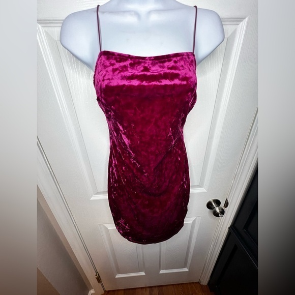 UO Urban Renewal Women’s Small Magenta Pink Velvet Strappy Mini Cocktail Dress S - Picture 3 of 13